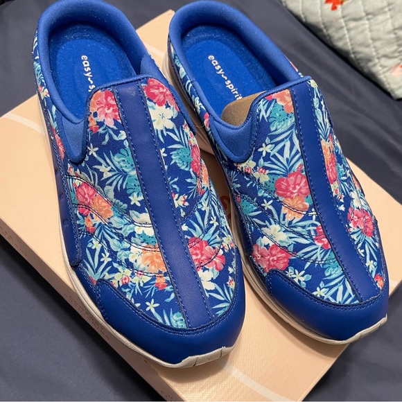 Easy Spirit TravelTime 500Slip on Shoes - Picture 3 of 10